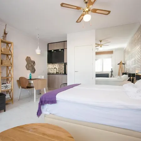 087 Design Studio - Alicante Holiday Apartment
