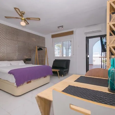 087 Design Studio - Alicante Holiday Apartment *
